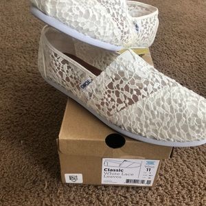 Women’s Toms Sz 11